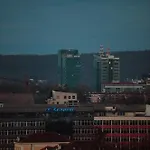 公寓 5 Min *